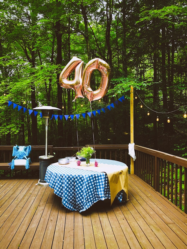 Chegando aos 40 anos, mesa de aniversário com bexiga de 40