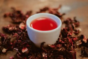 Chá Hibisco no copo